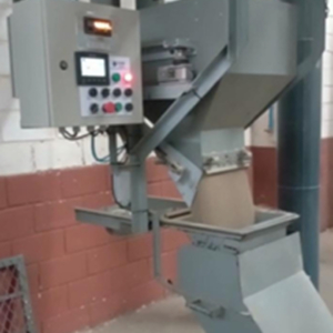 Balança de Fluxo e Ensaque Automatizada na Plataforma da Balança de Sacos