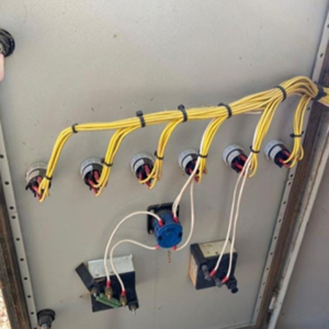 Painel Elétrico de Pequeno Porte, Fabricado com Materiais Siemens e Sirius