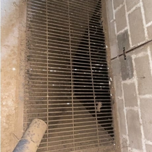 Moega de Ferro Quadrada com Registro