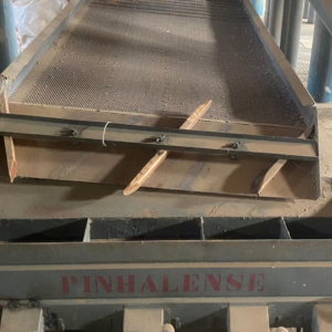 Mesa Densimétrica Pinhalense – com 4 Turbinas Grandes, Motor, Bica de Entrada e de Saída